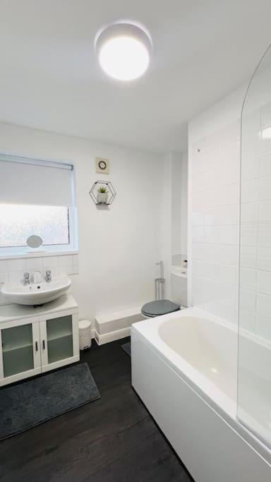 New Fully Furnished Cosy Home Balderton Ngoại thất bức ảnh