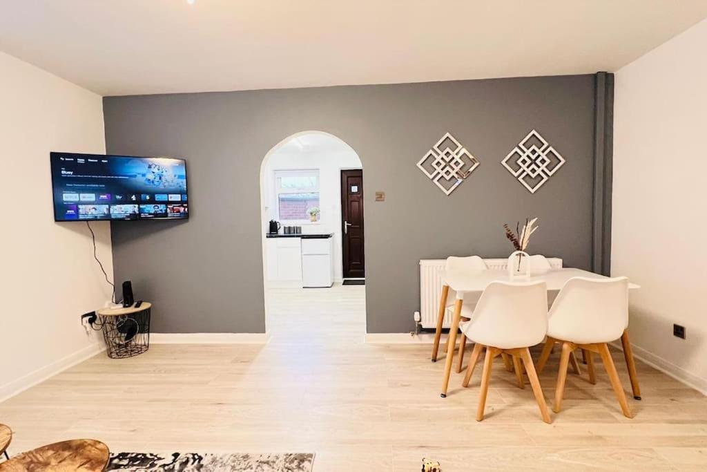 New Fully Furnished Cosy Home Balderton Ngoại thất bức ảnh